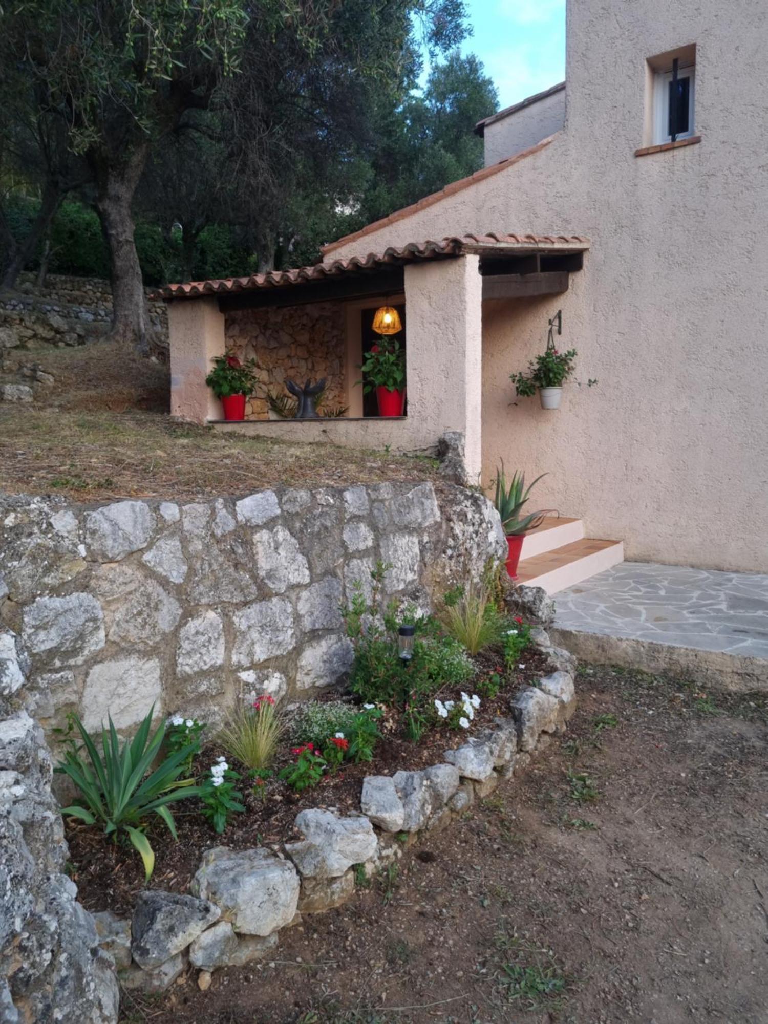 La Melenzanice Castagniers Extérieur photo
